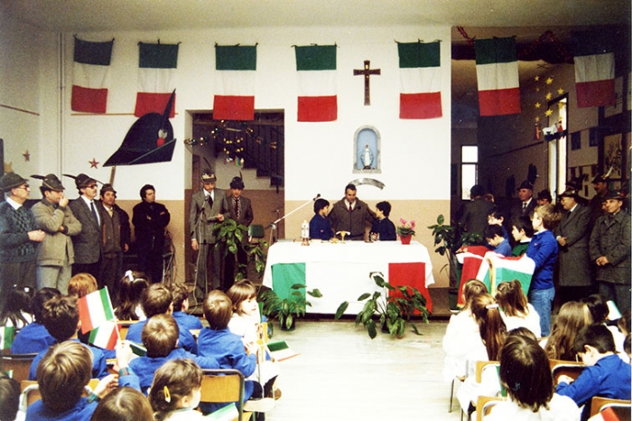 Consegna tricolore scuola