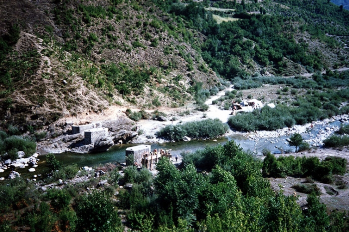 Costruzione ponte sul fiume Kyri