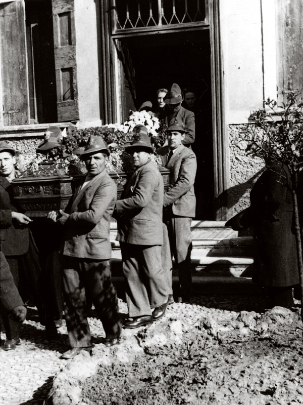Funerale-Carazza-01-600