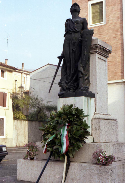 Rifatta_spada_monumento_19_720