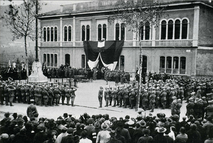 Valdagno_1916_conegna_medaglia_battisti_720